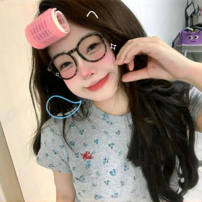 与一位女士合影